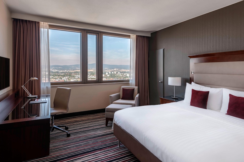 Frankfurt Marriott Hotel 8/63