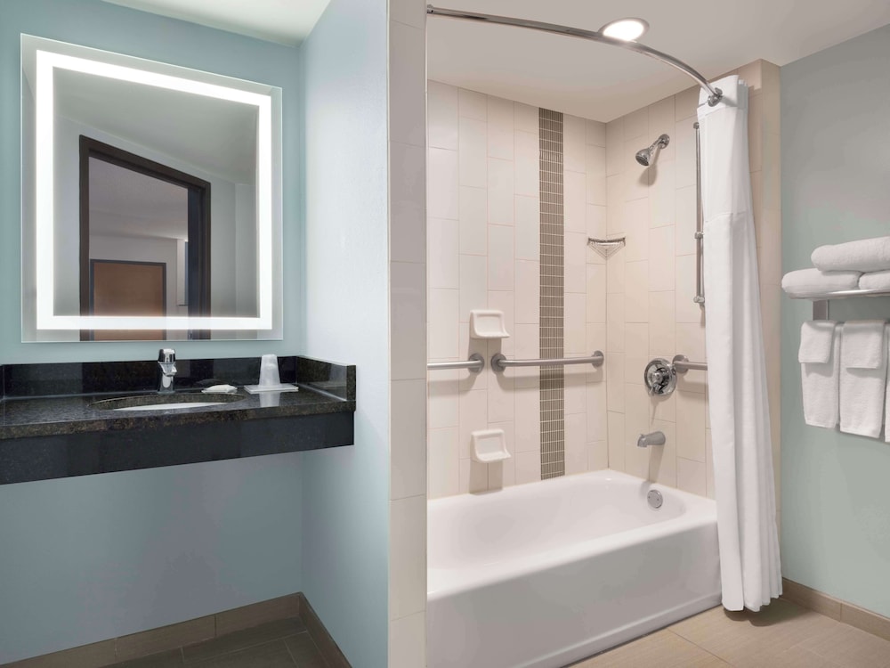 Hyatt Place Tampa Busch Gardens 44/50