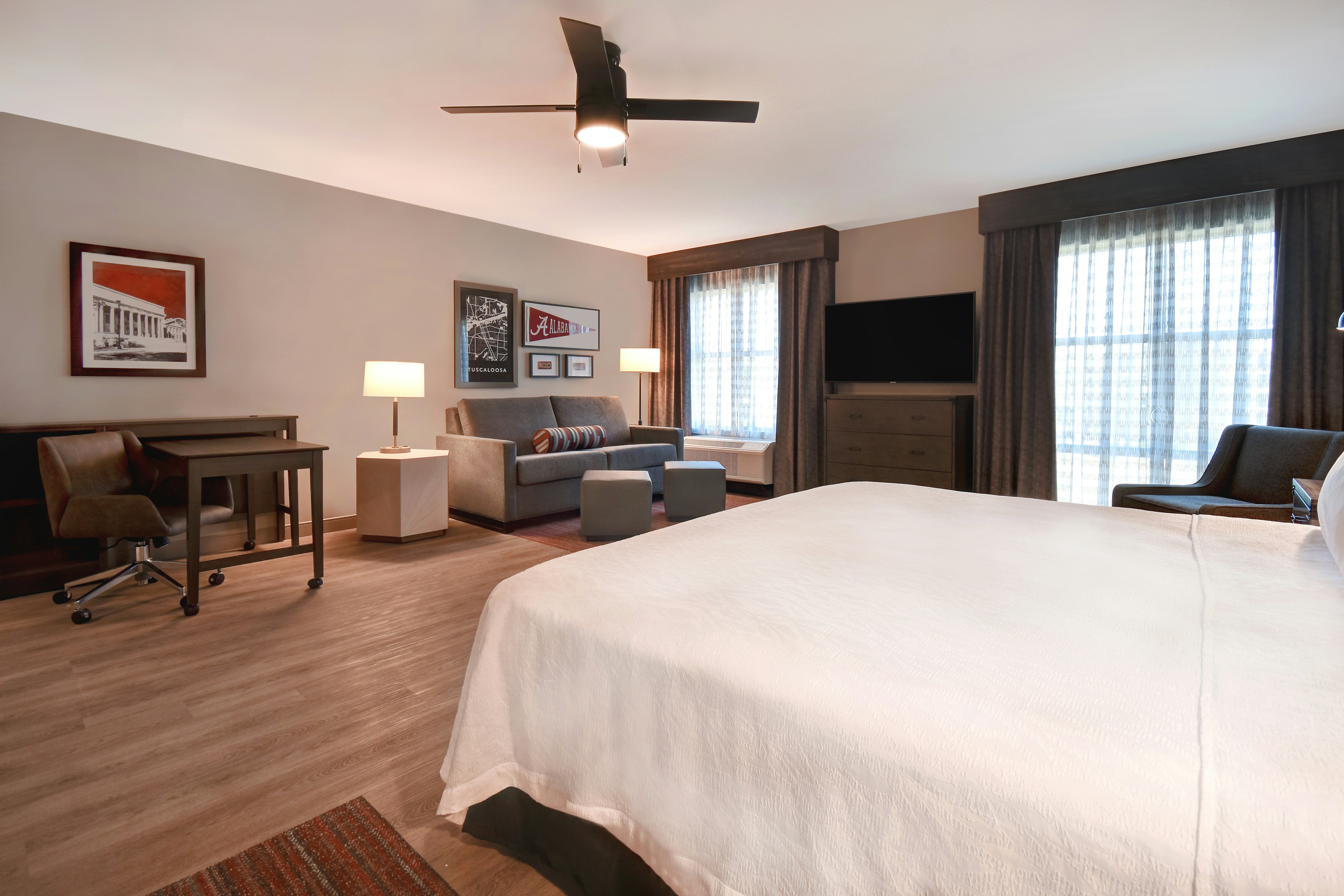 STUDIO, KING BED, ACCESSIBLE