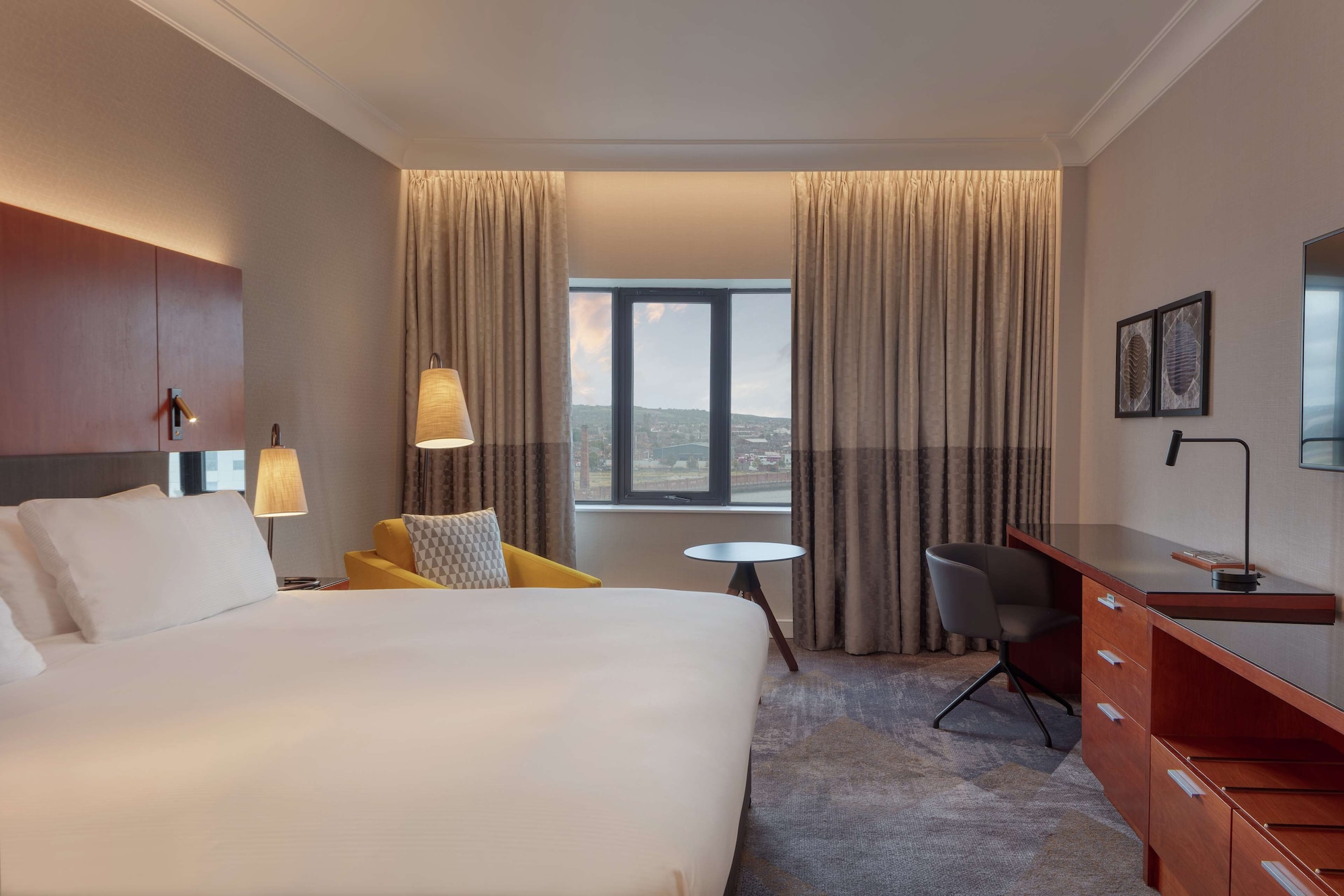 ROOM, KING BED