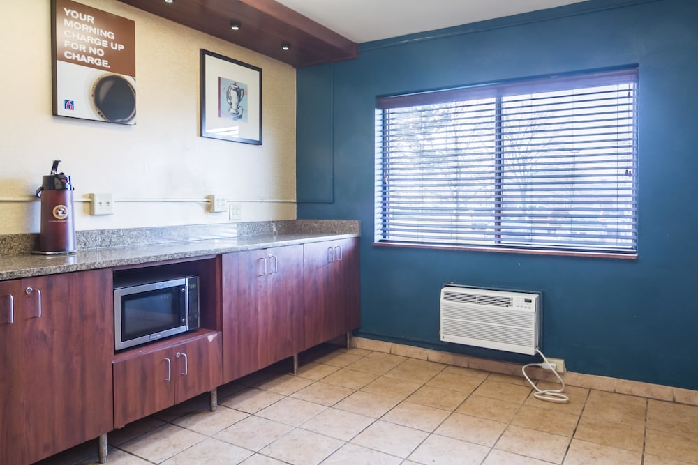 Motel6 Madison, WI - East 12/55