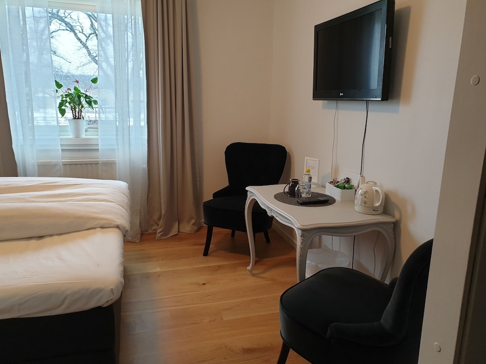 Smålandsstenar Hotell 33/37
