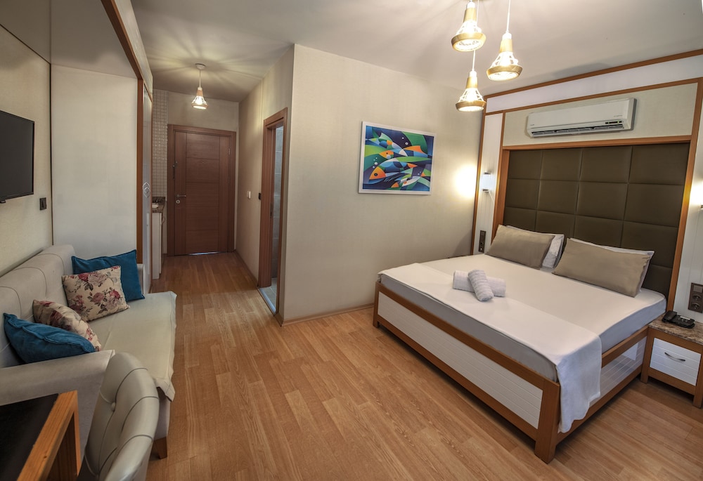 Mezzo Hotel 12/56