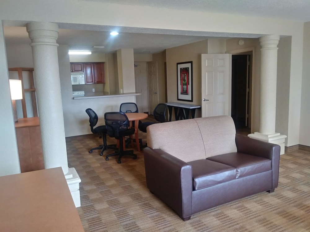 Studio 6 Suites Jacksonville Deerwood Park FL 46/71