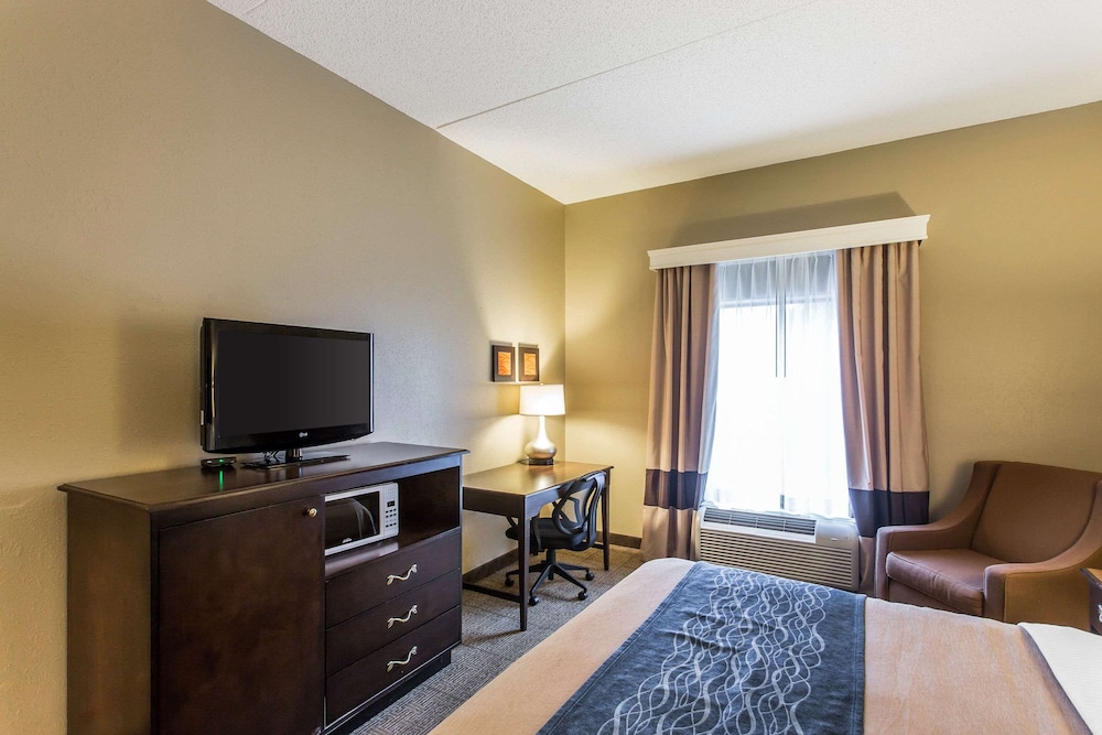 Comfort Inn & Suites Cookeville 15/33