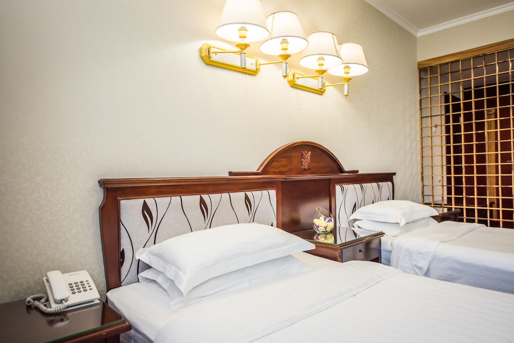 G Empire Hotel 24/66
