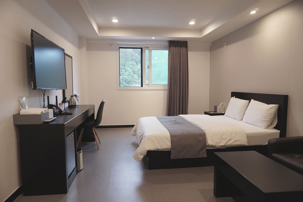 Persimmon Tourist Hotel 23/42