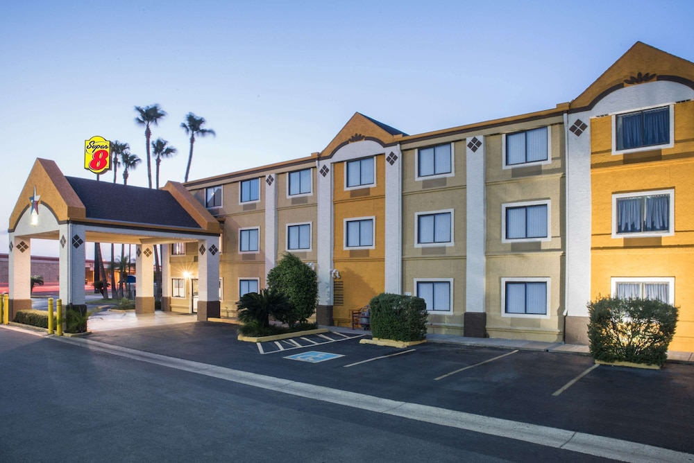 Super 8 by Wyndham Harlingen TX 30/33