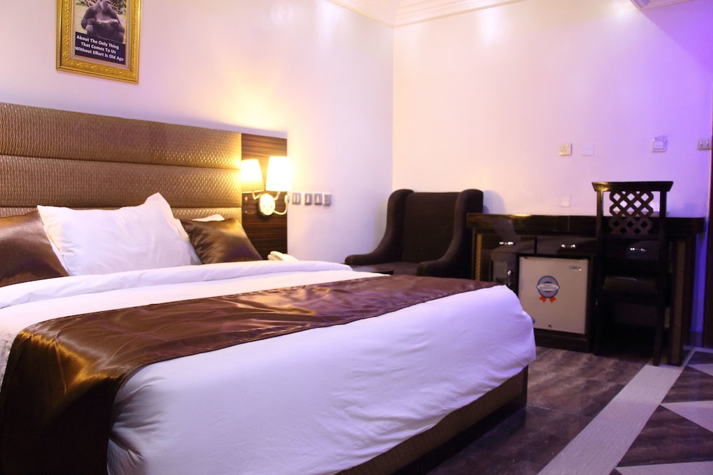 E-Suite Hotel 10/37