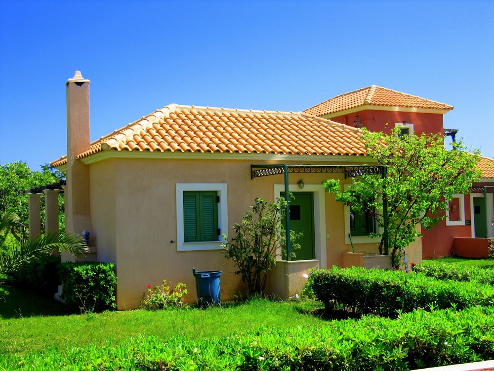 Monambeles Villas 68/76