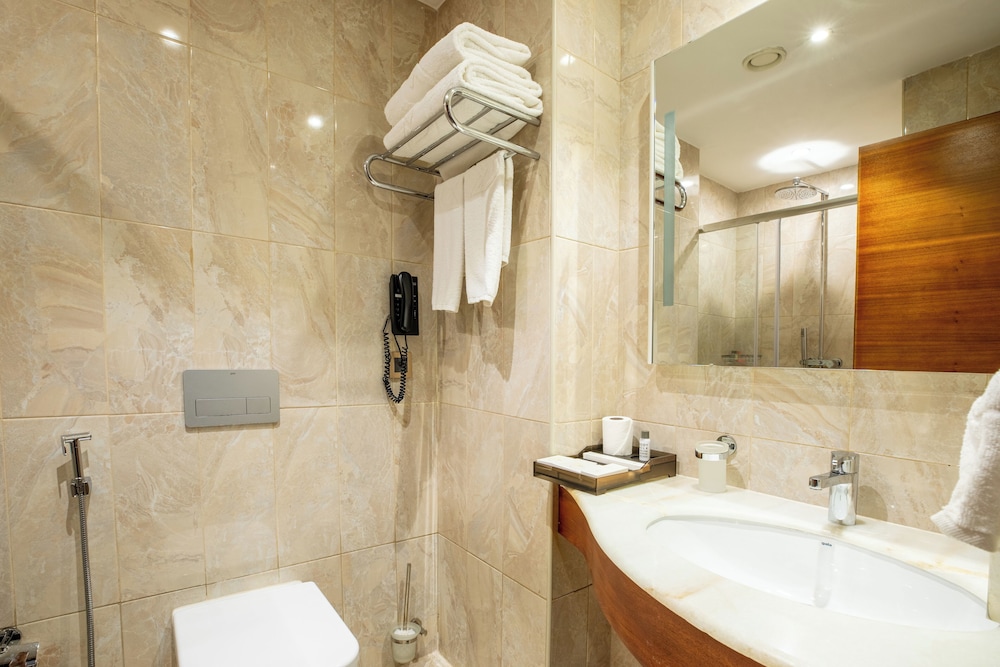 Golden Tulip Canaan Kampala 69/69