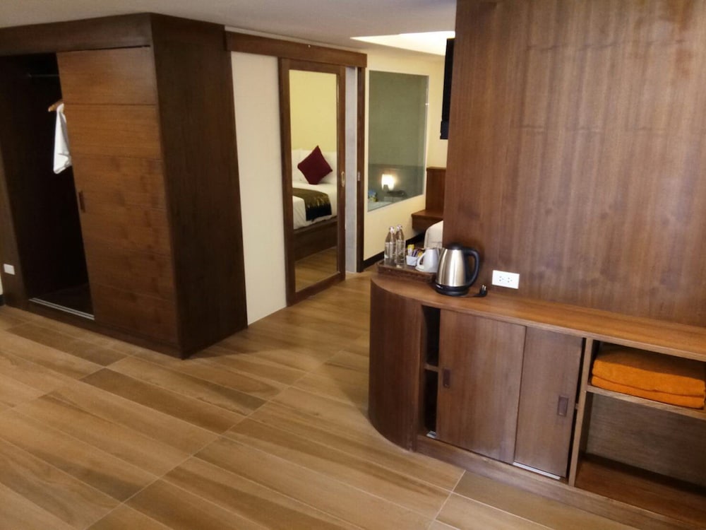 SAMUI BAYVIEW RESORT & SPA 12/66