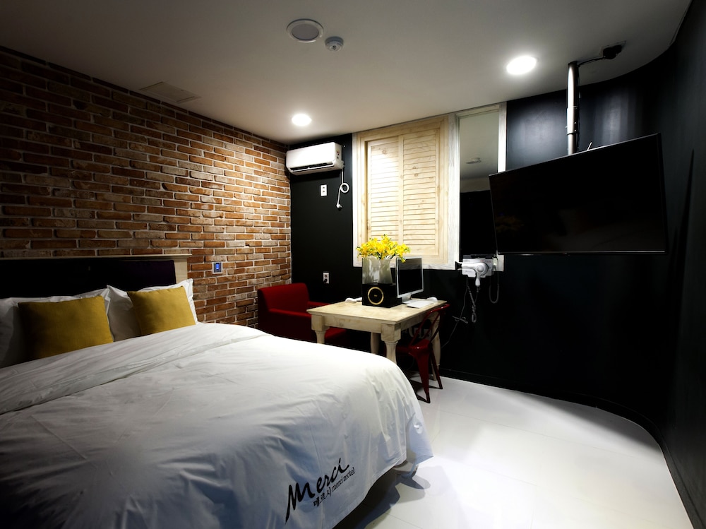 Hotel Merci 15/69