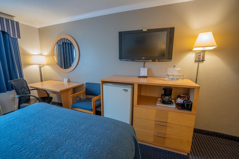 Ambassador Inn Suites 24/43