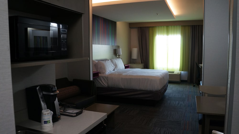Holiday Inn Express Suites Shippensburg 28/65