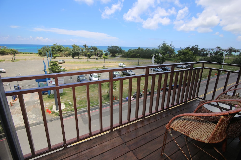 Water Front Hotel 3/53