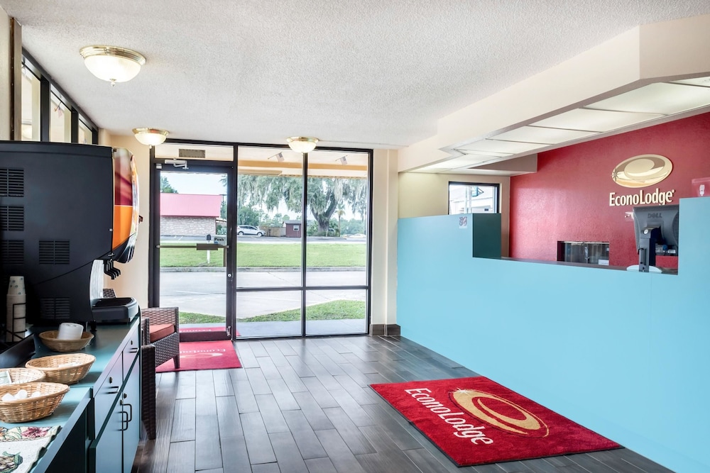 Econo Lodge Live Oak, FL 10/35