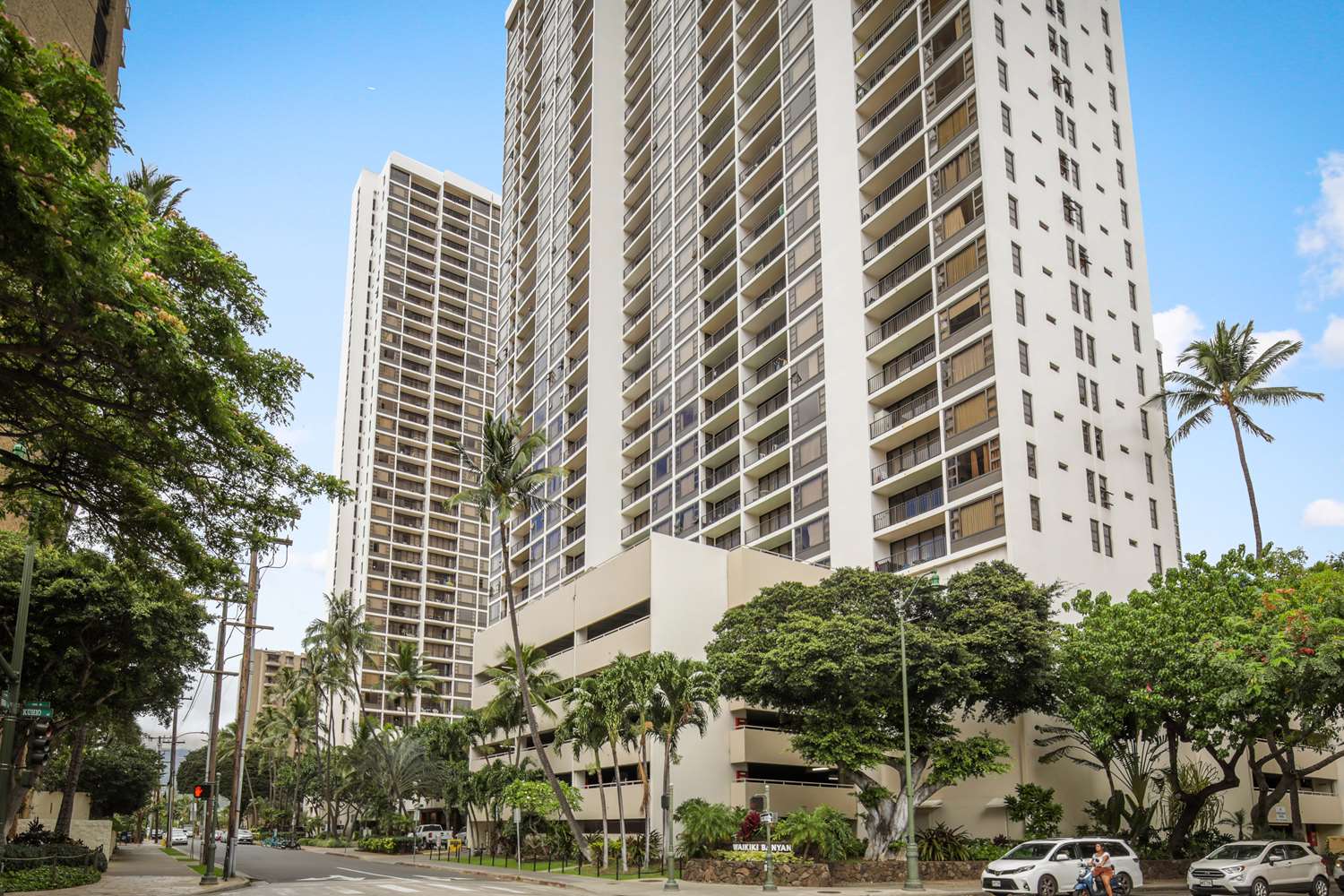 Aston at the Waikiki Banyan 1/4