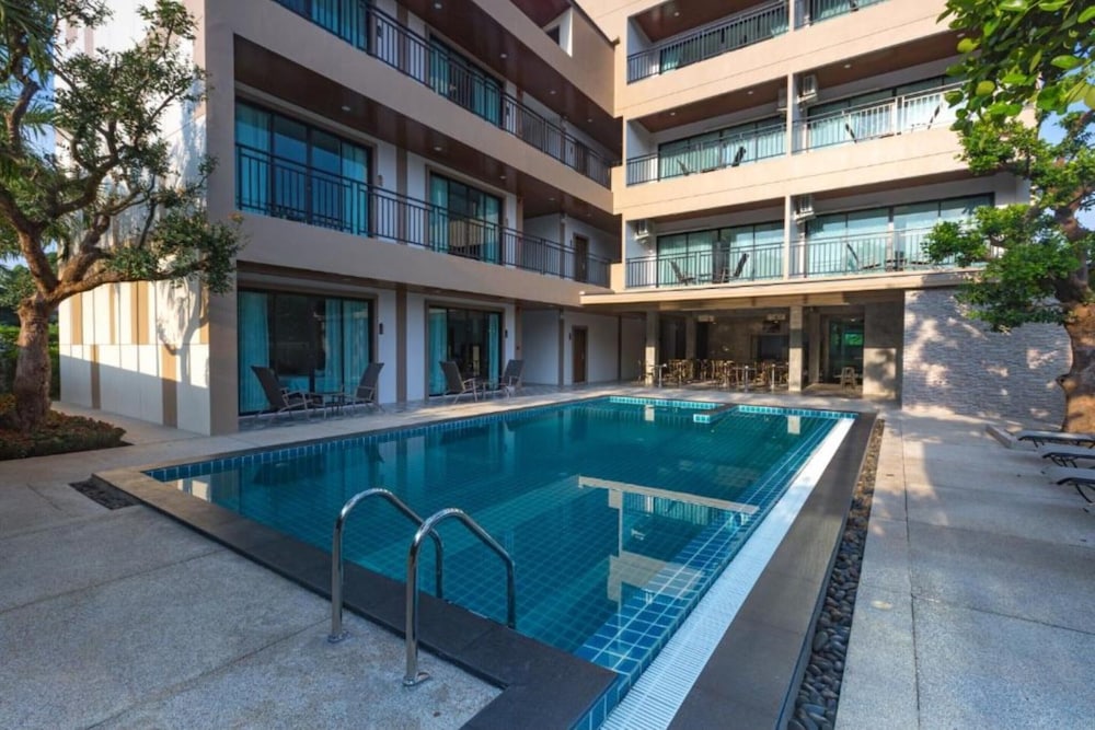 The Bell Airport Phuket Hotel 4/50