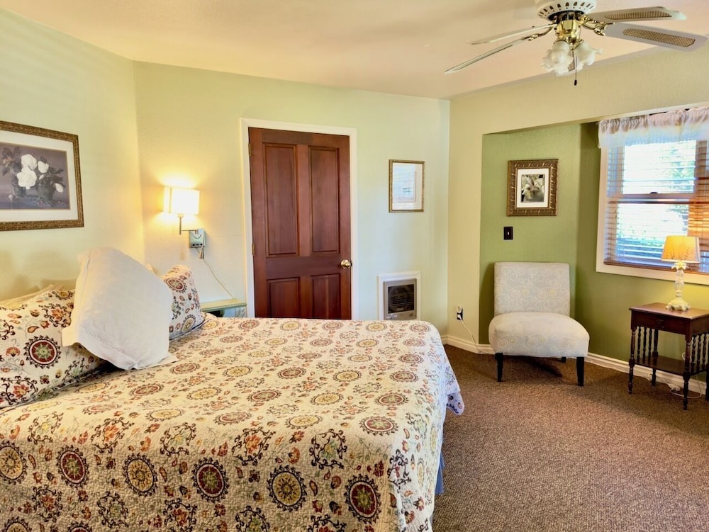 Room, King Bed, Meadow View, Jetted Tub, Ground Floor