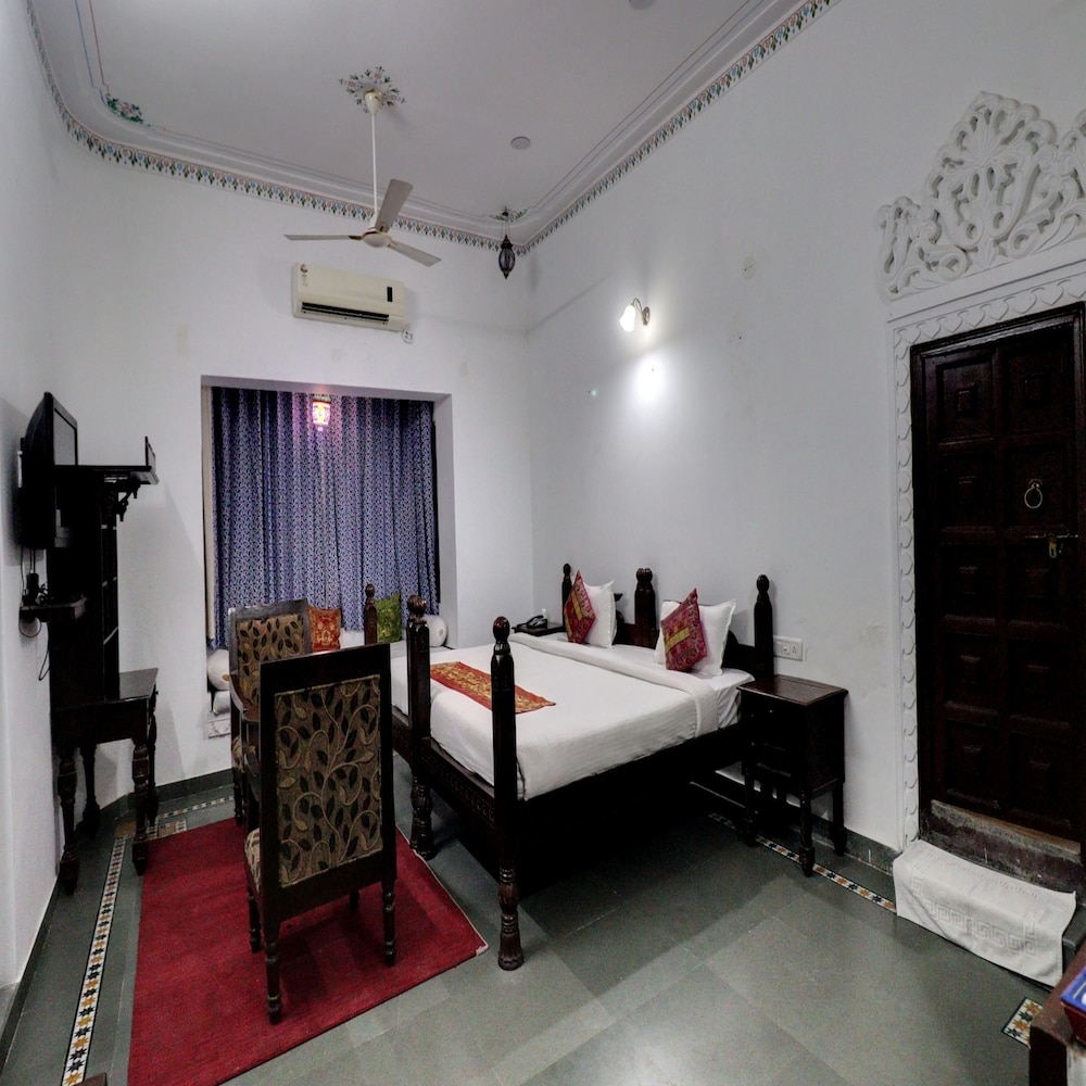 Hotel Darbargarh Udaipur 12/50