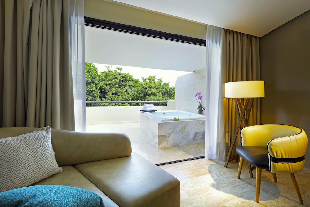 Suite, Single, Pool Side, Jetted Tub, Terrace