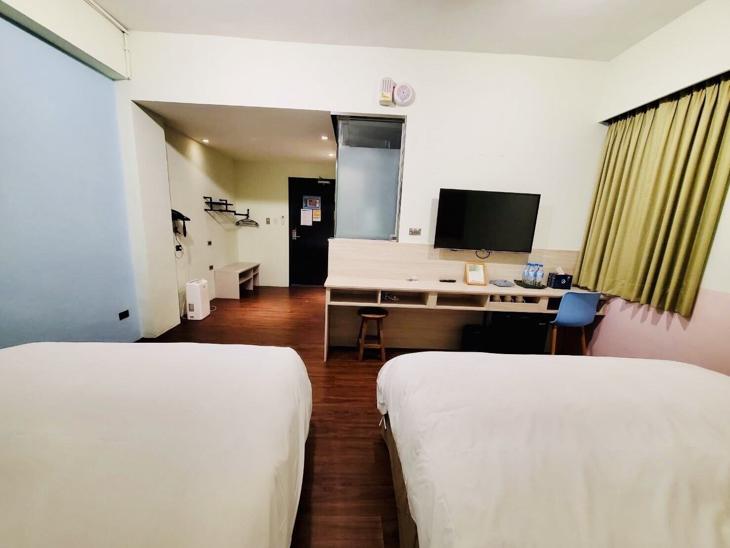 Economy, Quadruple, Queen Bed, Hot Tub, Wow Happy Hotel 2/3