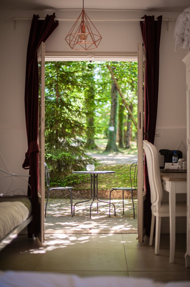 Chateau des Ayes 12/50