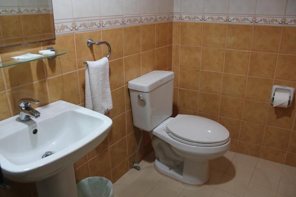 Elegant Circle Inn 65/71