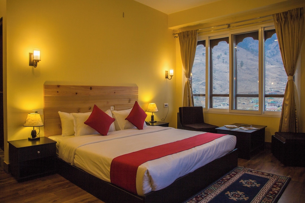 DELUXE, KING BED, MOUNTAIN VIEW