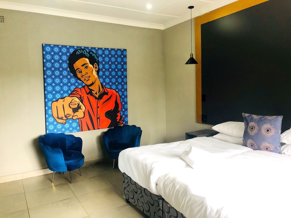 Elephant Springs Hotel &amp; Cabanas 33/80