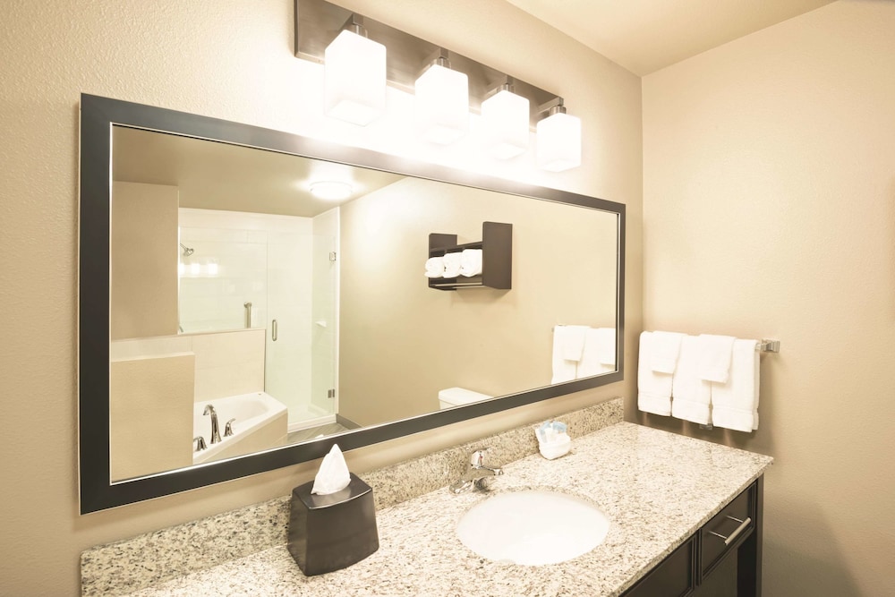 La Quinta Inn and Suites by Wyndham Billings 13/44