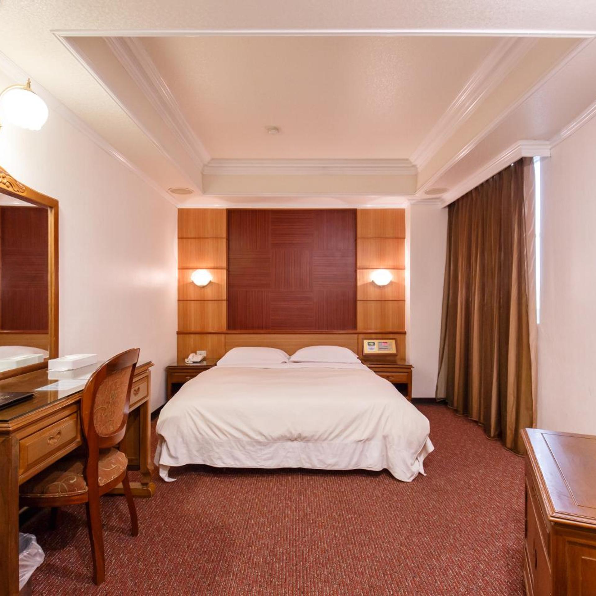 Champion Hotel 12/50