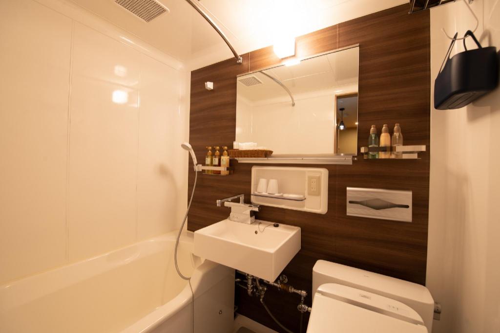 Renovated, Twin Beds, Lake View, 2 Sofa, Tatami, West Wing، Fuji Lake Hotel 5/6