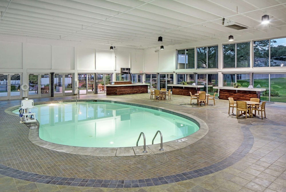 Doubletree By Hilton Omaha Southwest 19/54