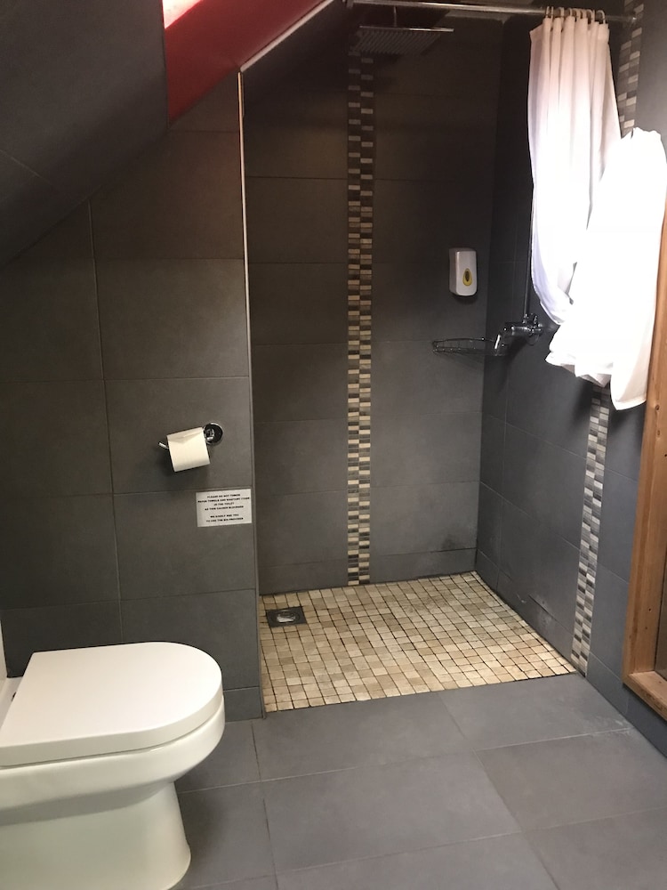 Bennetts Hotel 43/50