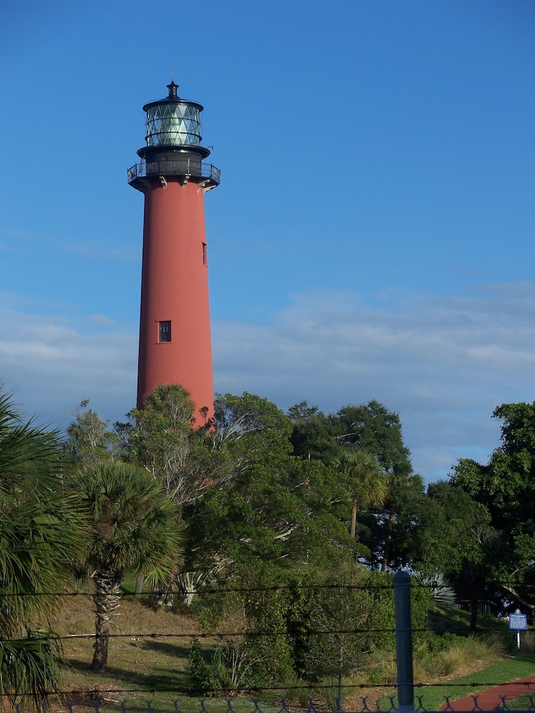 Jupiter Waterfront Inn 60/62
