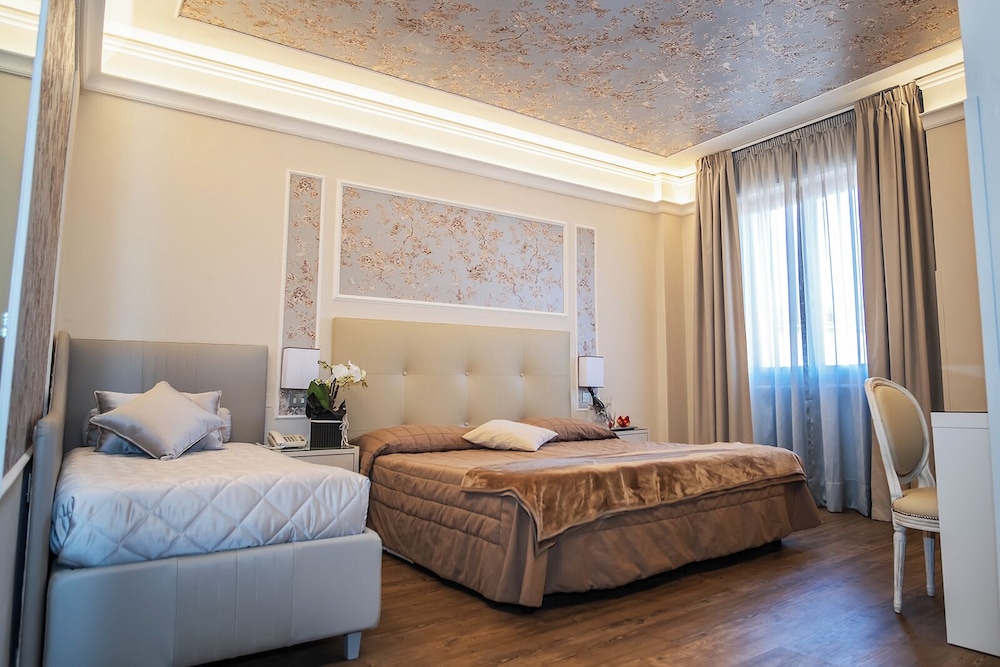 ROOM, TRIPLE