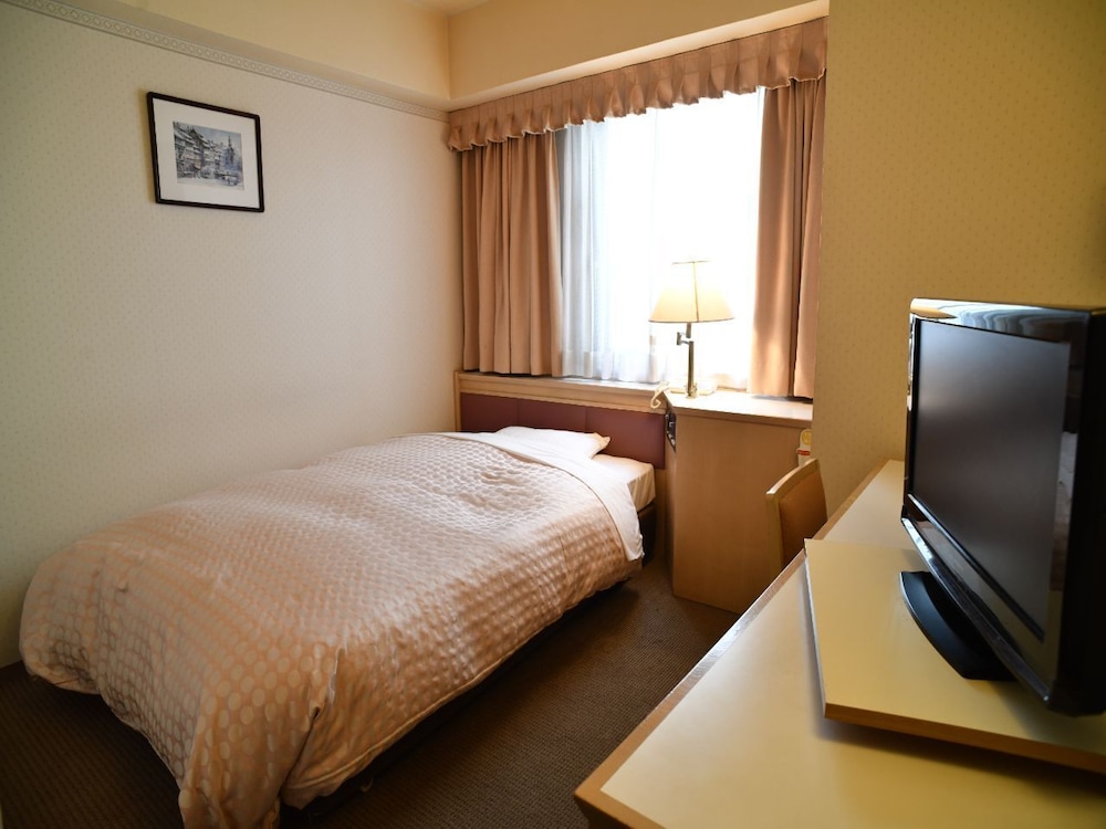 Airline Hotel 15/62