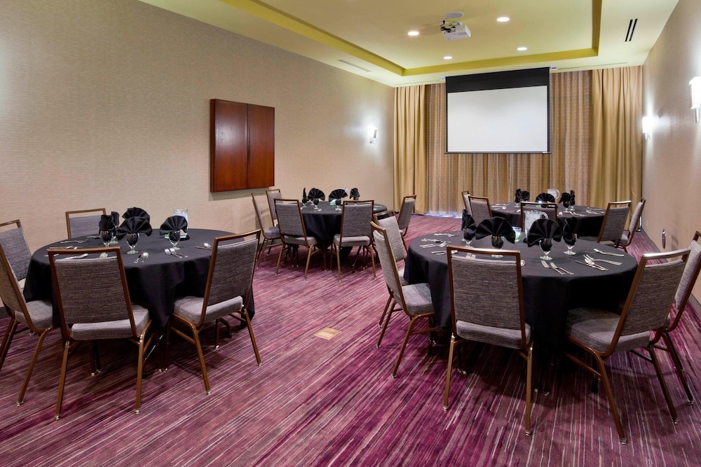Courtyard by Marriott Minneapolis Maple Grove/Arbor Lakes 59/70
