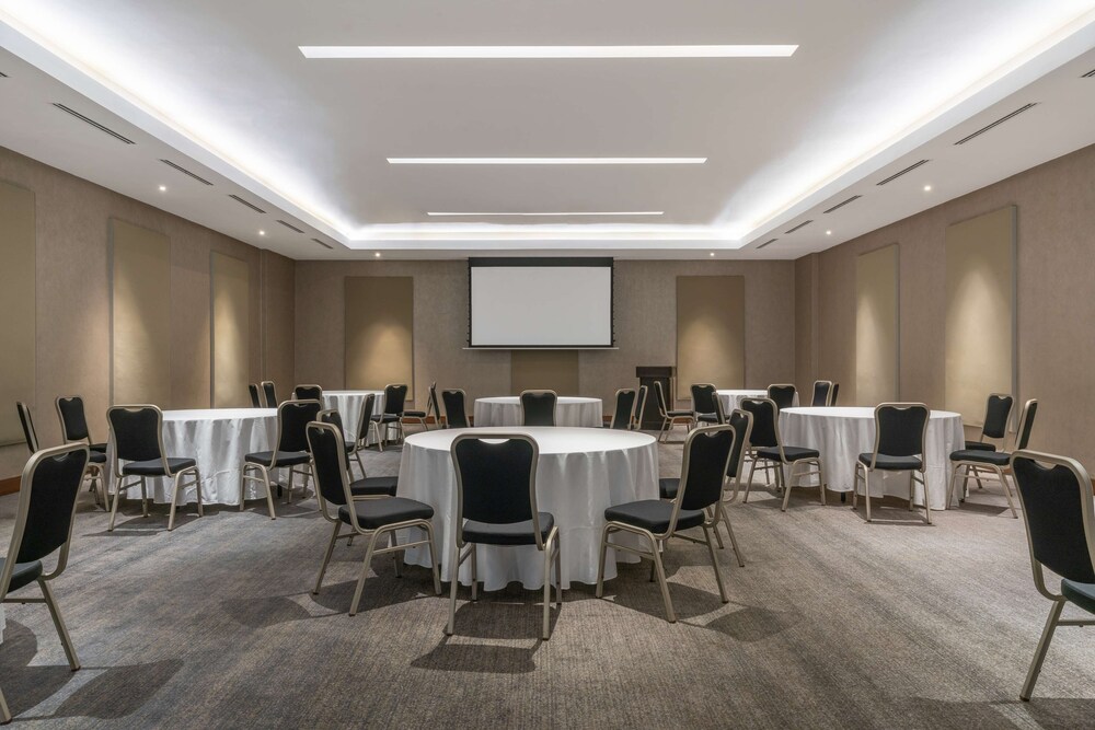 RADISSON BLU HOTEL & RESIDENCE, MAPUTO 68/80