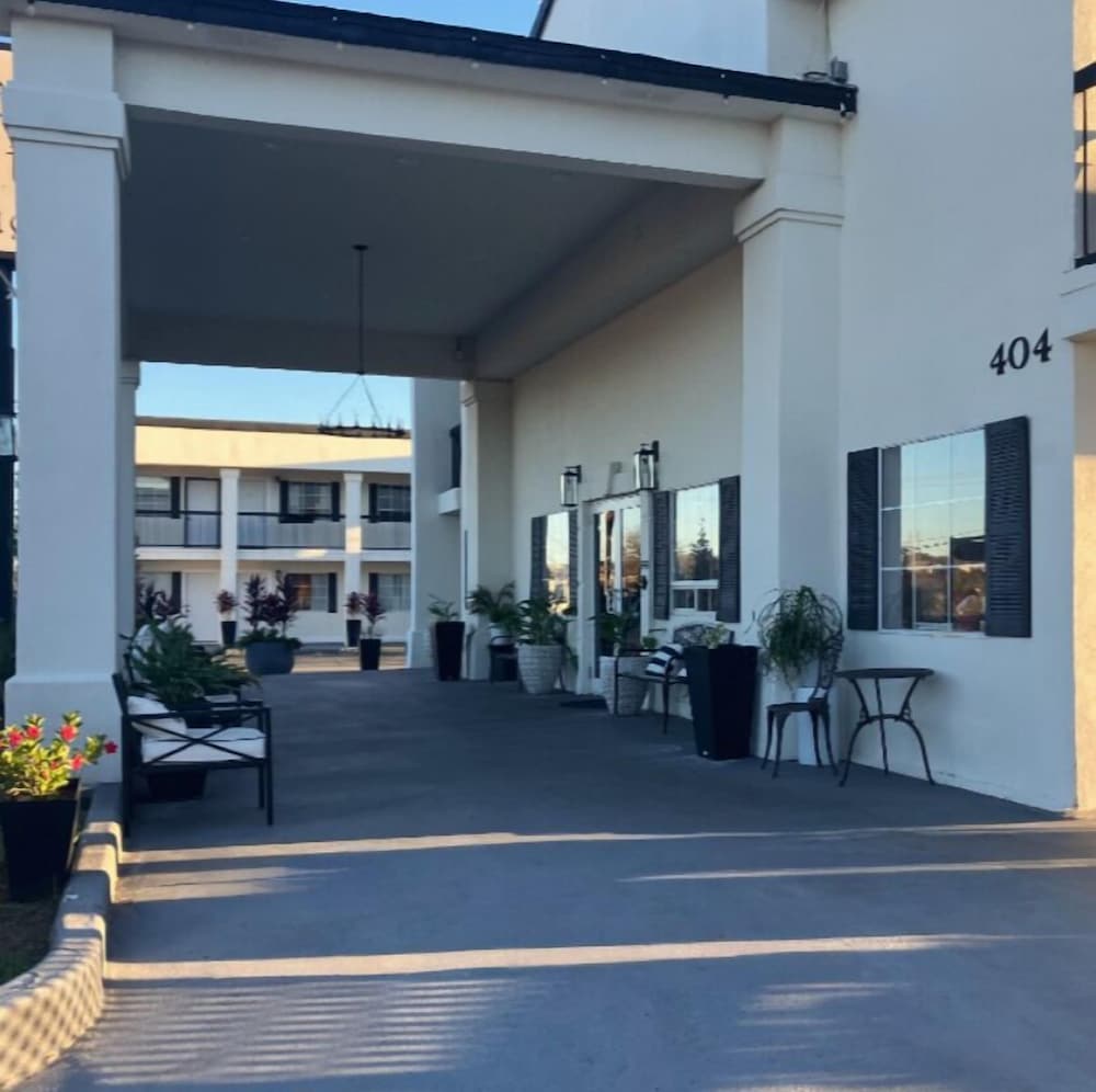 Stratus Suites Boutique Hotel 29/39