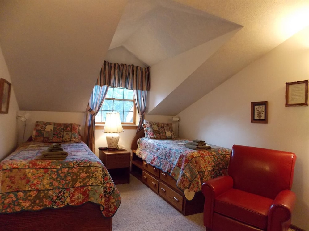 7 Gables Inn Suites 31/50