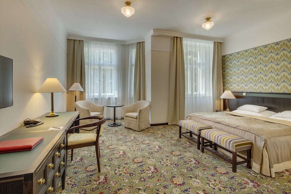 SUPERIOR