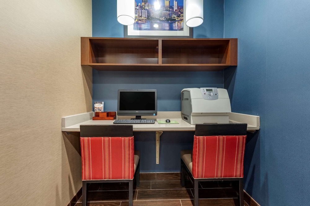 Comfort Inn & Suites Pittsburgh South 32/37