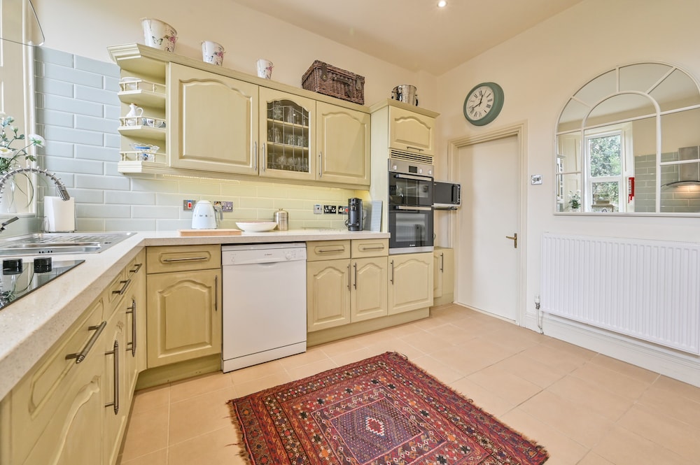 Muntham Holiday Apartments 7/50