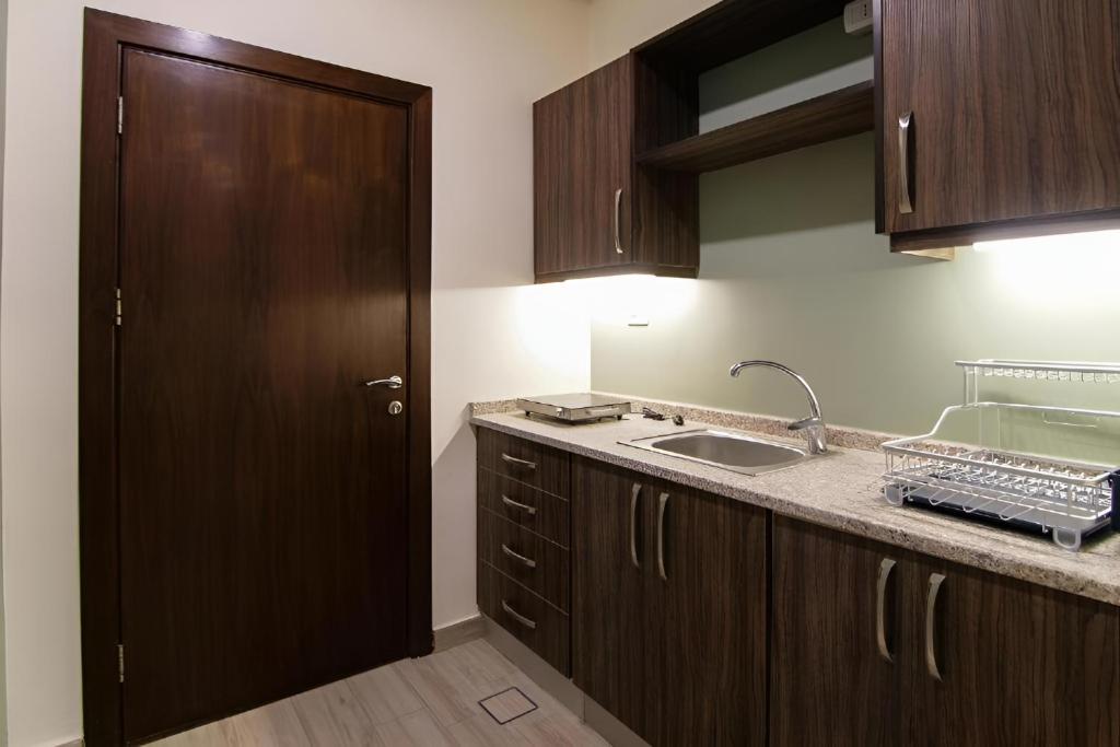 46 Serviced Apartments 24/25