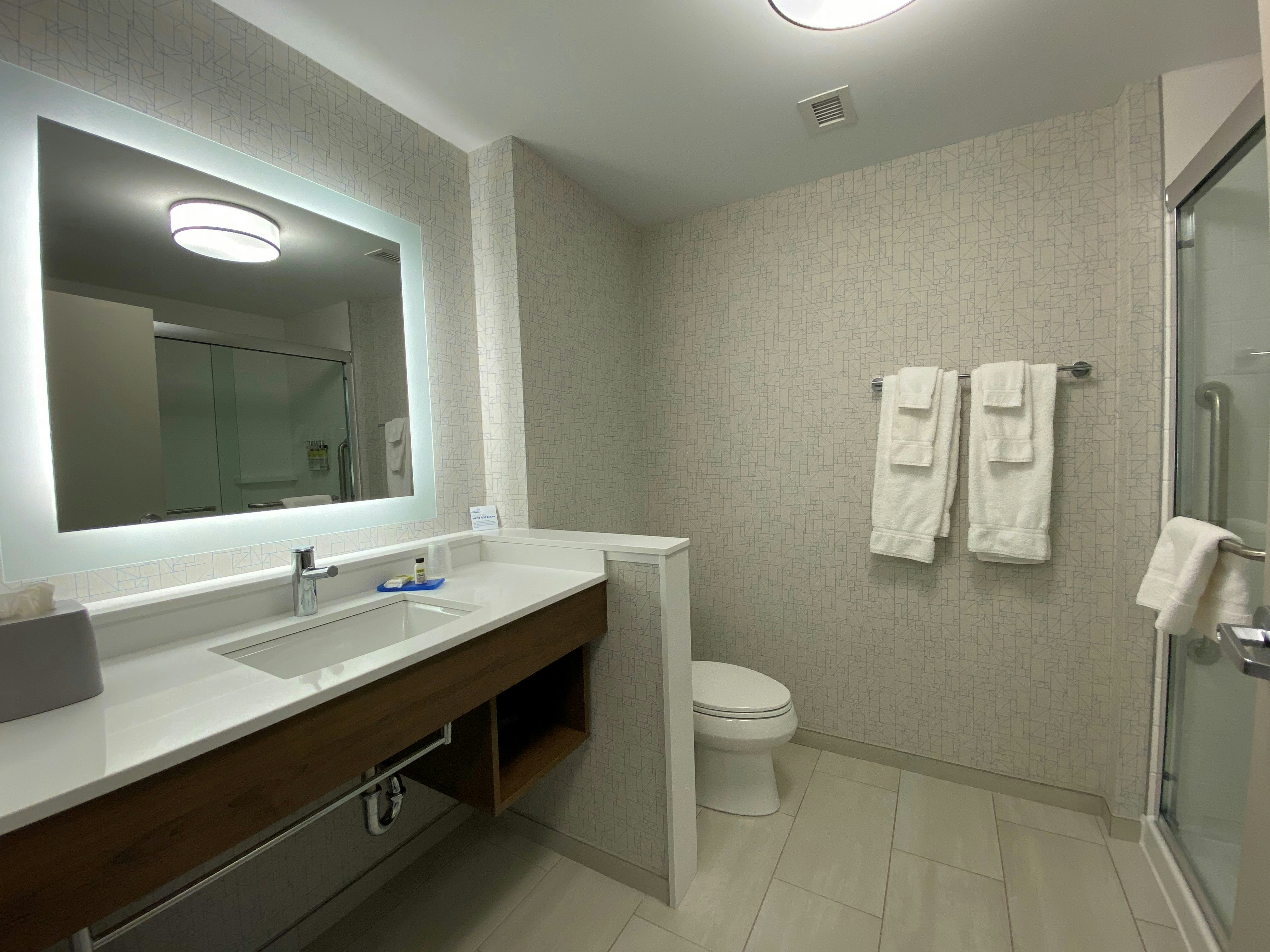 Holiday Inn Express Suites Aurora 77/77