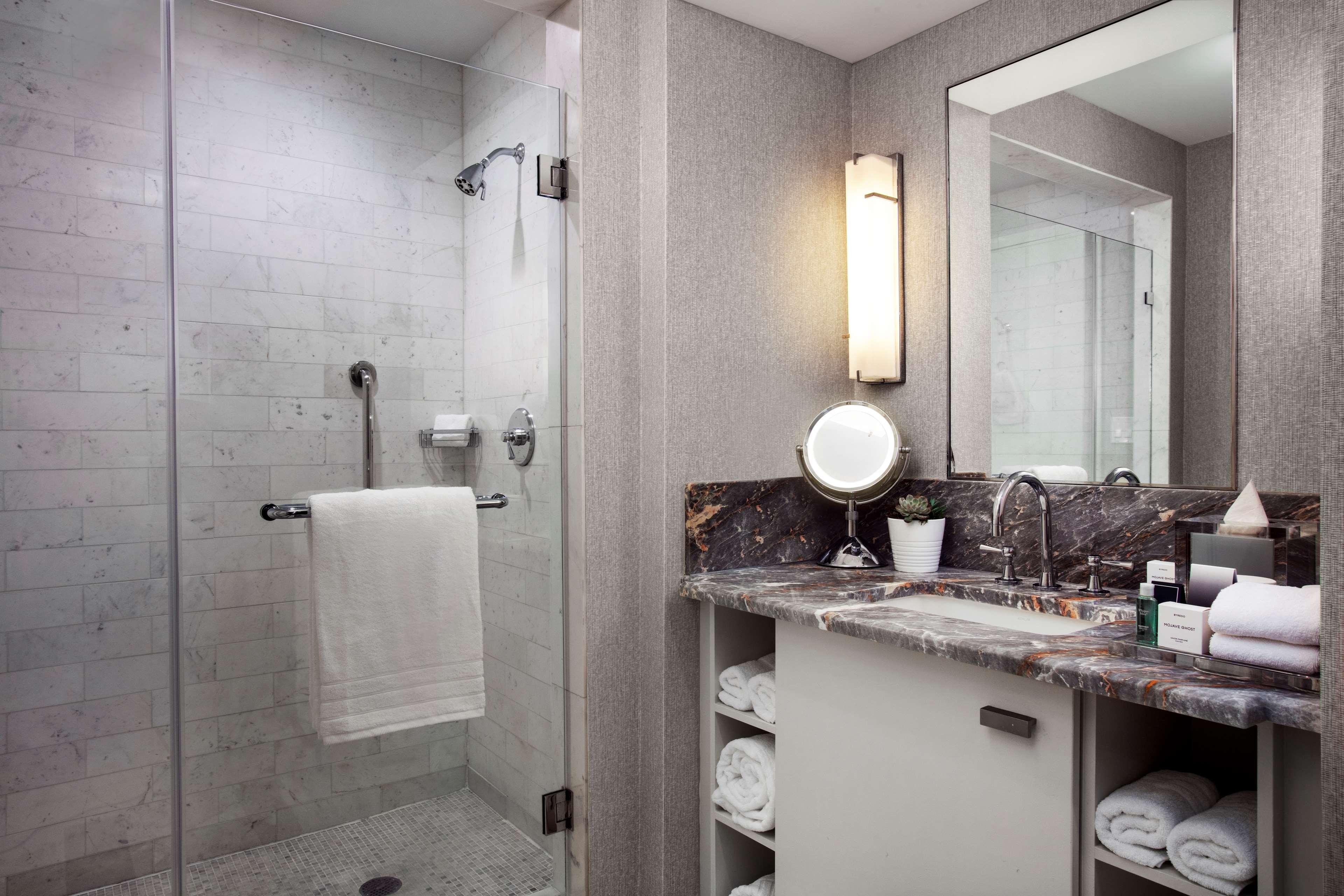 1 Bedroom, Suite, Ocean Front, Accessible، Conrad Fort Lauderdale Beach 3/4