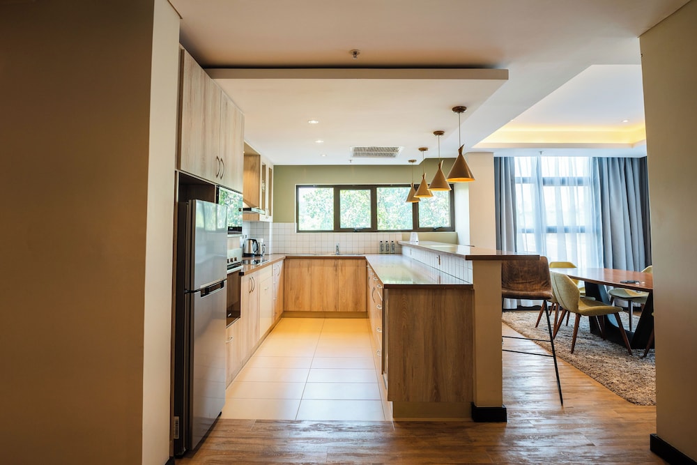Trademark Suites at Enaki Town 39/60